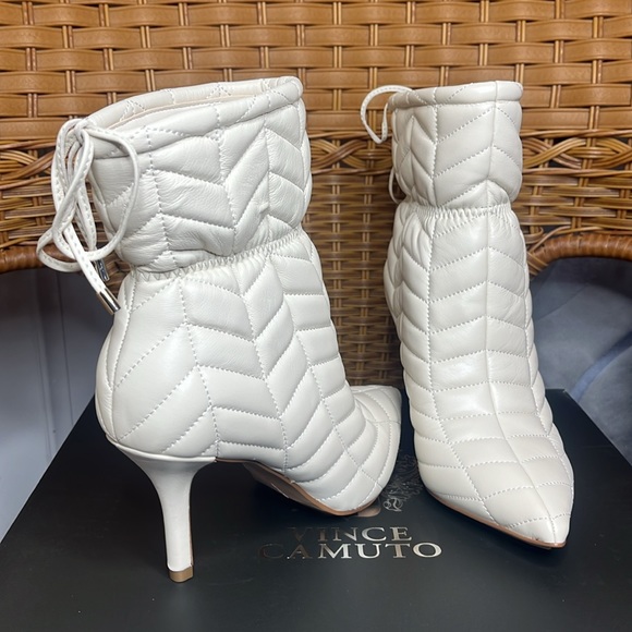 VINCE CAMUTO Leather Faderik Booties Cream Quilted - Picture 3 of 10
